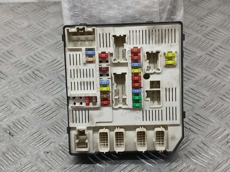 Recambio de caja reles / fusibles para renault laguna coupe limited referencia OEM IAM 284B66052R 519287A30 