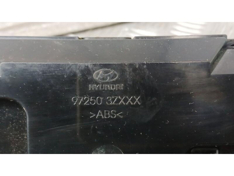 Recambio de mando climatizador para hyundai i40 essence referencia OEM IAM 972503ZDD0 ROZADO A2C37542500