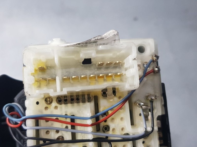 Recambio de mando limpia para renault captur intens referencia OEM IAM 8201168016  