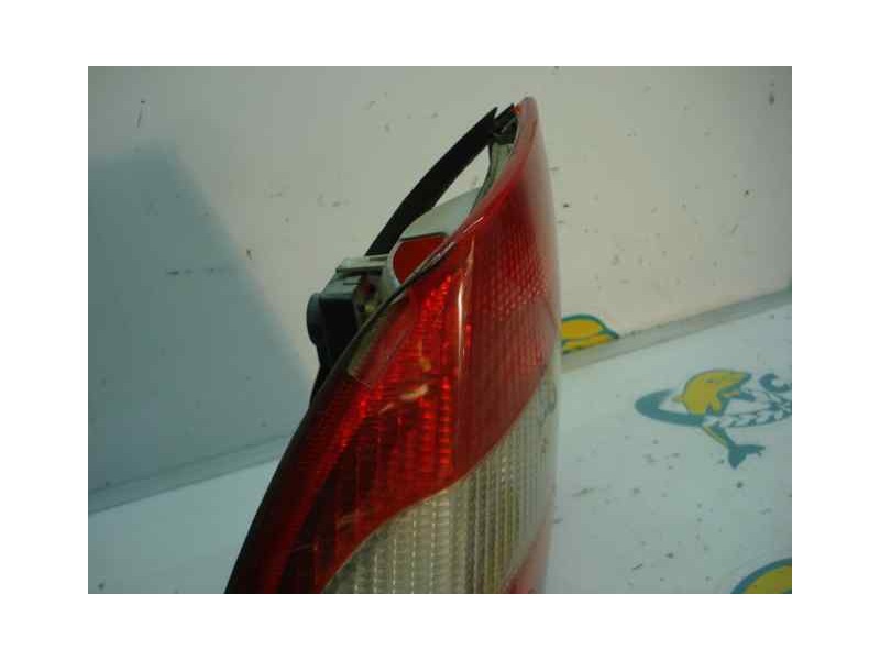 Recambio de piloto trasero izquierdo para opel vectra b berlina básico referencia OEM IAM   CANTO ROTO