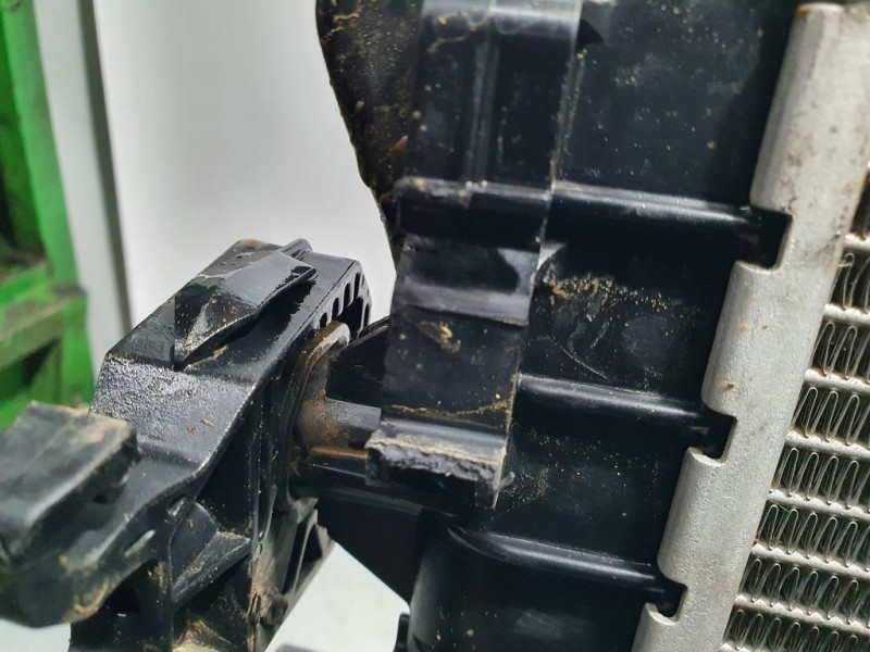 Recambio de radiador agua para seat ateca (kh7) style plus referencia OEM IAM 5Q0121251HS  SOPORTES ROTOS