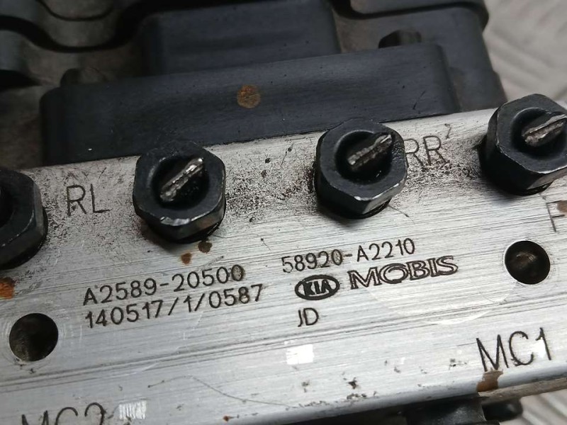 Recambio de abs para kia cee´d concept referencia OEM IAM 58920A2210 A258920500 MOBIS