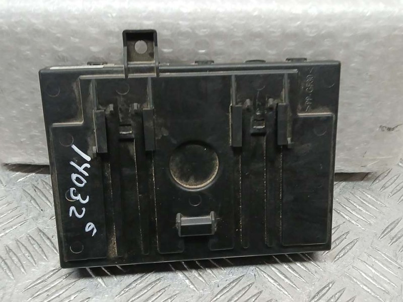 Recambio de caja reles / fusibles para ford fiesta (cb1) ghia referencia OEM IAM 8V5115K600CJ F005V01086 