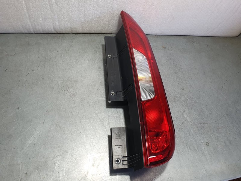 Recambio de piloto trasero derecho para fiat doblo ii cargo (263) furgón sx referencia OEM IAM 52044715 02065099900010 TOCADO