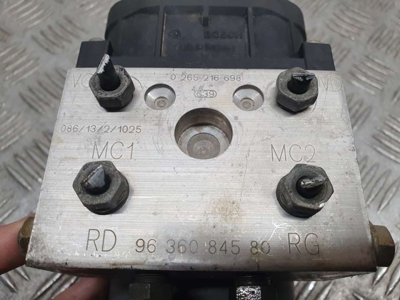 Recambio de abs para citroën xsara berlina 2.0 hdi exclusive (66kw) referencia OEM IAM 9636084580 0265216698 BOSCH