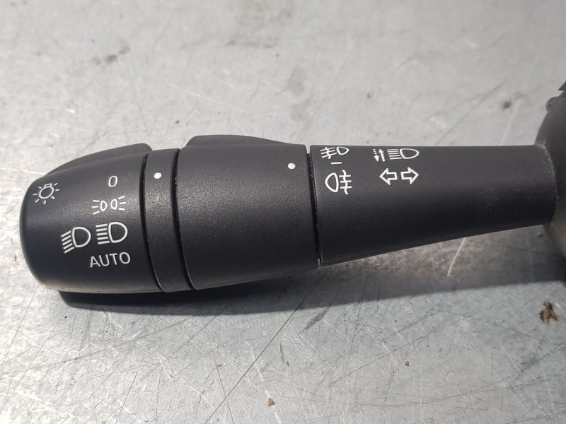 Recambio de mando luces para renault captur intens referencia OEM IAM 8201167992  TOCADO VER FOTO