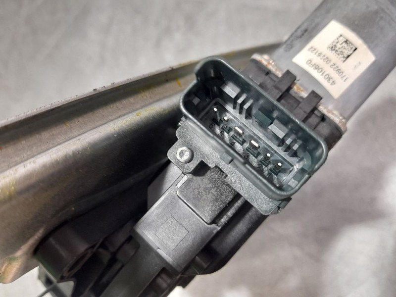 Recambio de elevalunas trasero izquierdo para renault megane iv berlina 5p business referencia OEM IAM 827211609R ELECTRICO 6 PI