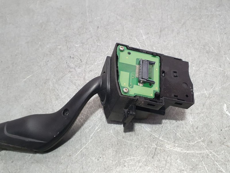 Recambio de mando intermitentes para ford focus lim. (cb8) trend referencia OEM IAM AV6T13335AB  