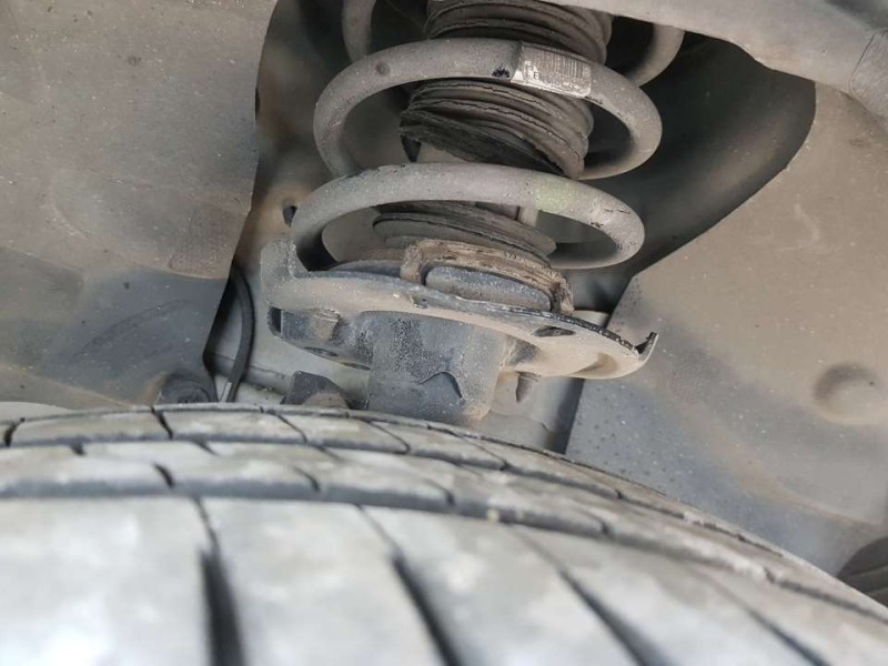 Recambio de amortiguador delantero derecho para ford ka+ ultimate referencia OEM IAM G1B518045AB  