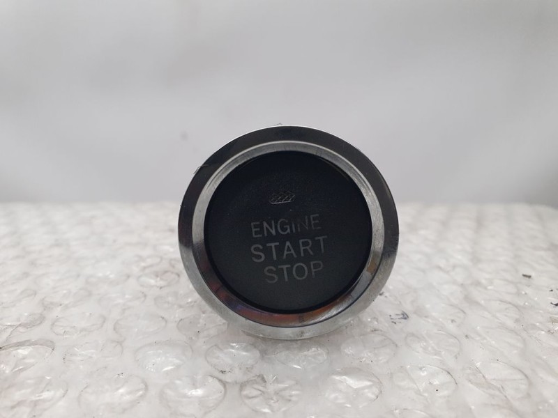 Recambio de boton start/stop para toyota corolla verso (r1) 2.2 d-4d luna referencia OEM IAM 68142R82B  