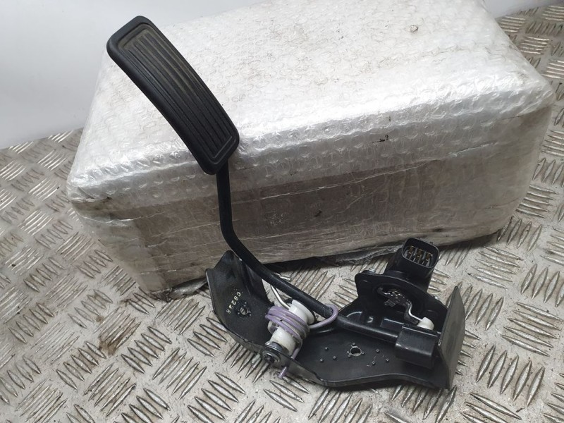 Recambio de potenciometro pedal para toyota corolla verso (r1) 2.2 d-4d luna referencia OEM IAM SIN REF  6 PINES