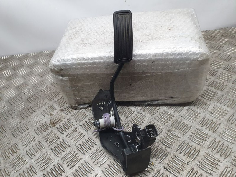 Recambio de potenciometro pedal para toyota corolla verso (r1) 2.2 d-4d luna referencia OEM IAM SIN REF  6 PINES
