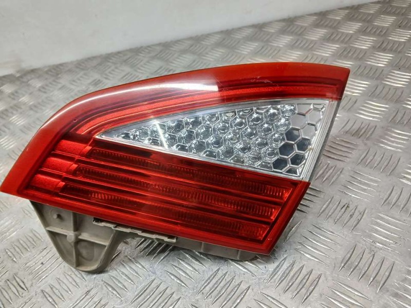 Recambio de piloto trasero derecho para ford mondeo ber. (ca2) ghia referencia OEM IAM 7S711BA602A  INTERIOR