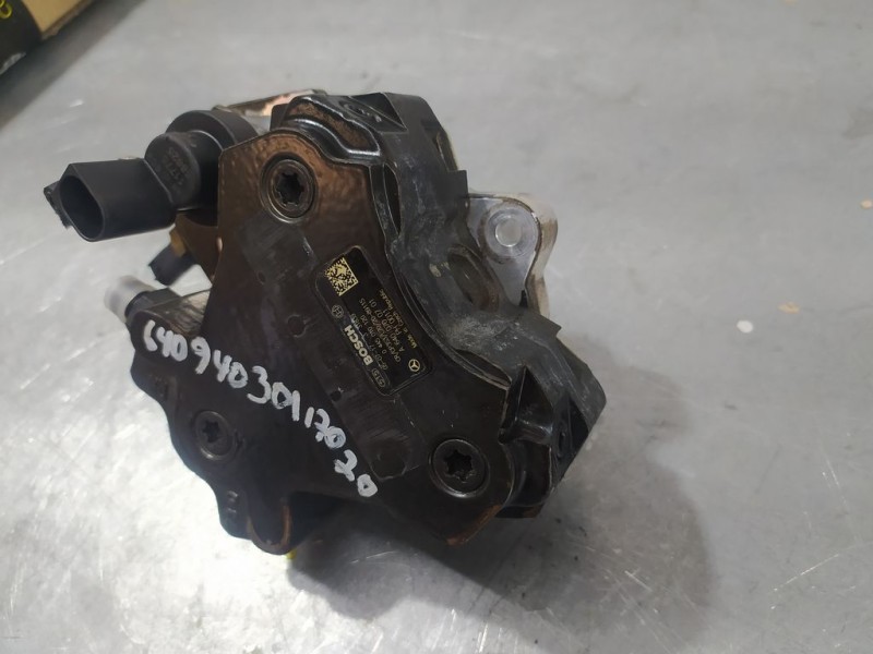 Recambio de bomba alta presion para mercedes-benz clase b (w246) 1.8 cdi cat referencia OEM IAM A6400700701 0445010120 BOSCH