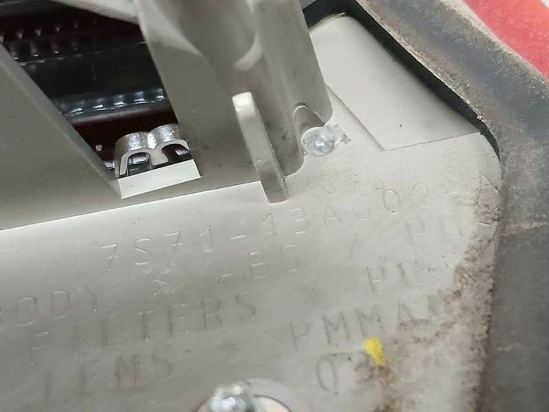 Recambio de piloto trasero derecho para ford mondeo ber. (ca2) ghia referencia OEM IAM 7S711BA602A  INTERIOR