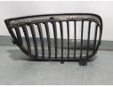 Recambio de rejilla delantera para bmw serie 1 berlina (e81/e87) 120d referencia OEM IAM 51137077129  LADO IZQ 2 PATAS ROTAS