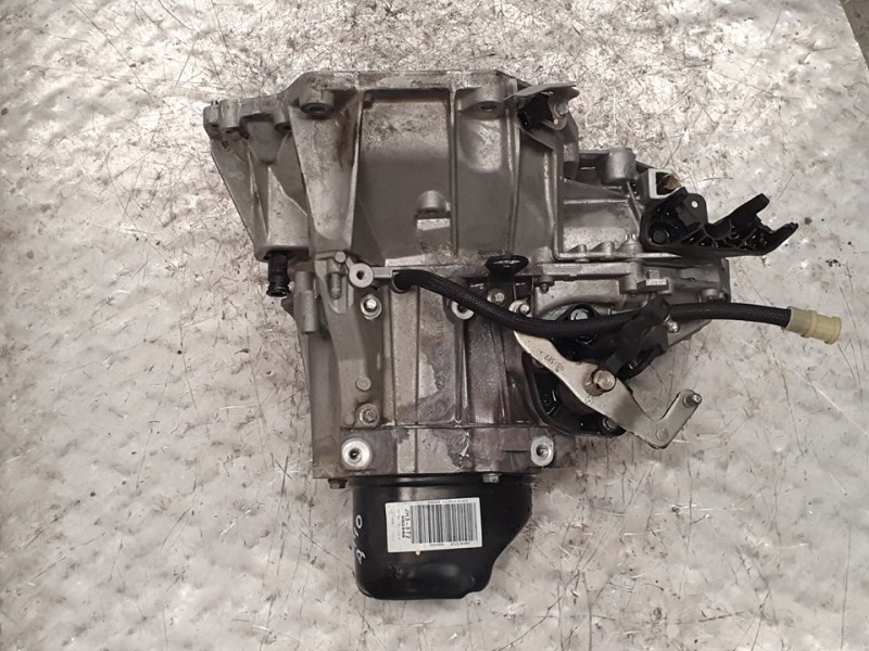Recambio de caja cambios para dacia sandero access referencia OEM IAM JH3372 S082448 5VELOCIDADES