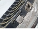 Recambio de rejilla delantera para bmw serie 1 berlina (e81/e87) 120d referencia OEM IAM 51137077129  LADO IZQ 2 PATAS ROTAS