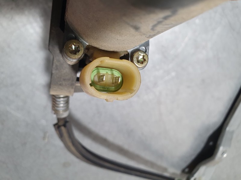 Recambio de elevalunas delantero izquierdo para renault clio ii fase i (b/cbo) 1.9 d alize referencia OEM IAM 77008422 BROSE ELE