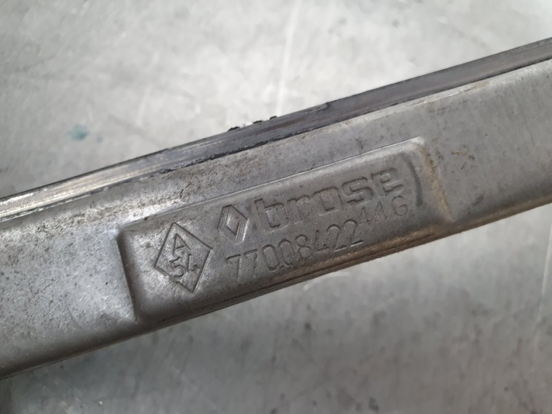 Recambio de elevalunas delantero izquierdo para renault clio ii fase i (b/cbo) 1.9 d alize referencia OEM IAM 77008422 BROSE ELE