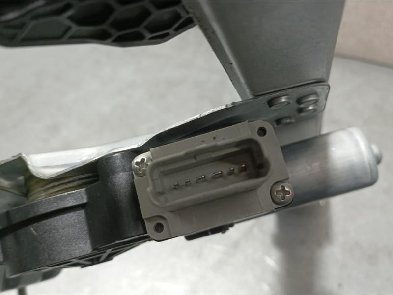 Recambio de elevalunas delantero izquierdo para dacia sandero access referencia OEM IAM 807211440R  ELECTRICO 6 PINS