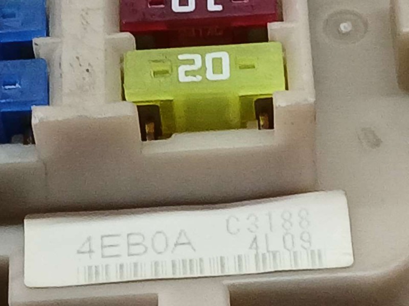 Recambio de caja reles / fusibles para nissan qashqai (j11) acenta referencia OEM IAM 4EB0AC3188  