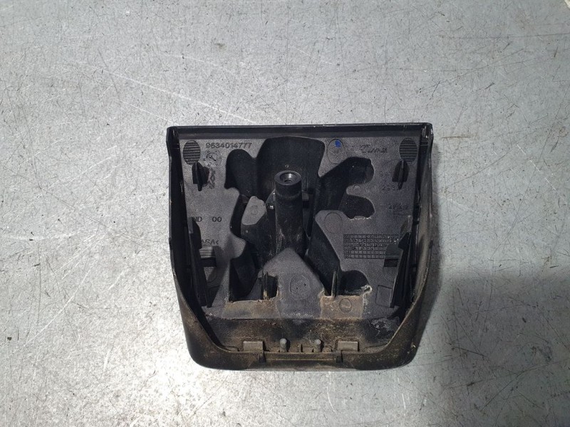 Recambio de rejilla delantera para peugeot 307 (s1) xn referencia OEM IAM 9634014777  