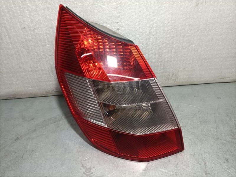 Recambio de piloto trasero izquierdo para renault scenic ii authentique referencia OEM IAM 8200127704  HELLA