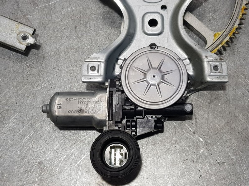 Recambio de elevalunas delantero derecho para toyota yaris active referencia OEM IAM 857100D100 973582101 DENSO ELECTRICO 6 PINS
