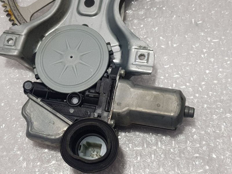 Recambio de elevalunas delantero izquierdo para toyota yaris active referencia OEM IAM 6980221010  ELECTRICO 7 PINS