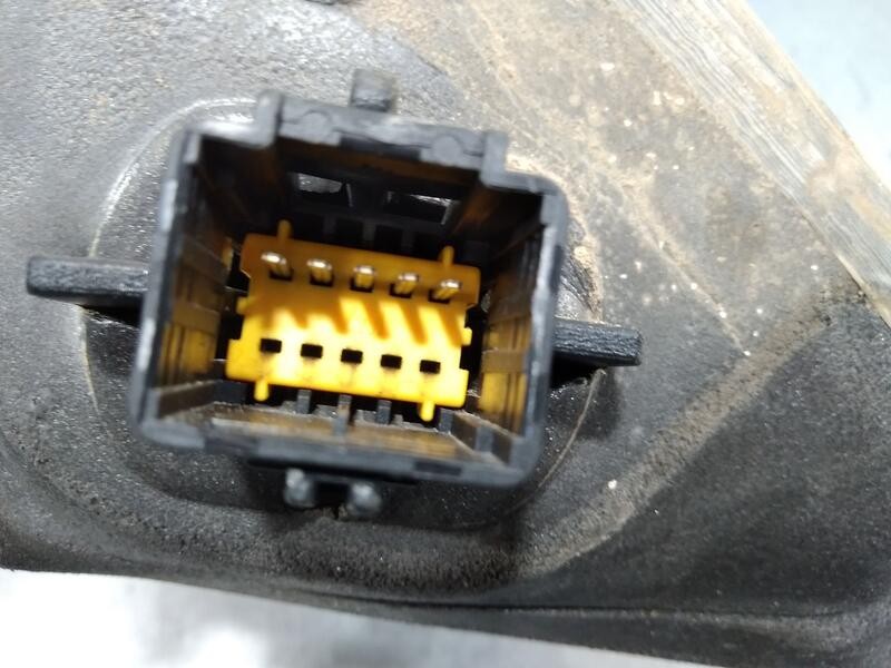 Recambio de retrovisor izquierdo para renault scenic ii authentique referencia OEM IAM 7701068384  ELECTRICO Y TOCADO , 1 clavij