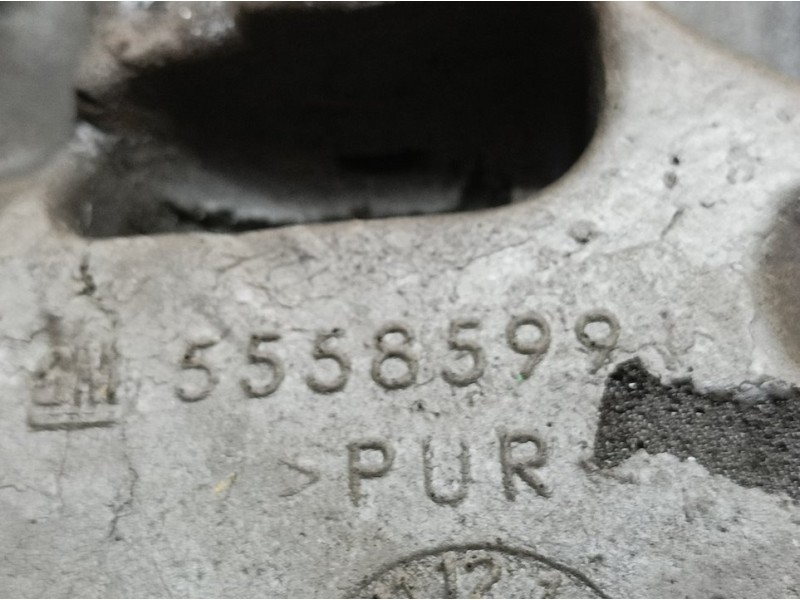 Recambio de tapa motor para opel astra j lim. cosmo referencia OEM IAM 5558599  