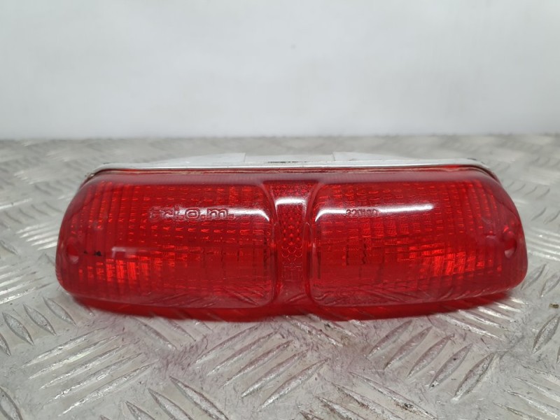 Recambio de piloto trasero central para piaggio (vespa) typhoon (tph) 50 50 referencia OEM IAM 338114  