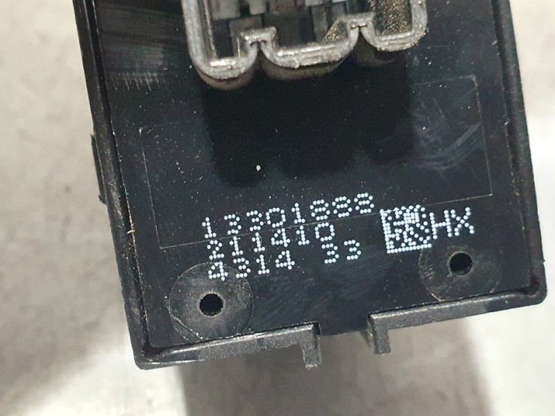 Recambio de mando elevalunas trasero izquierdo para opel mokka excellence referencia OEM IAM 13301888 211410 