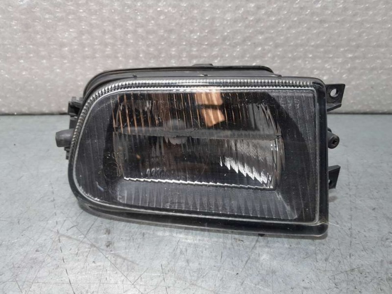 Recambio de faro antiniebla izquierdo para bmw serie 5 berlina (e39) 530d referencia OEM IAM 6317837794  
