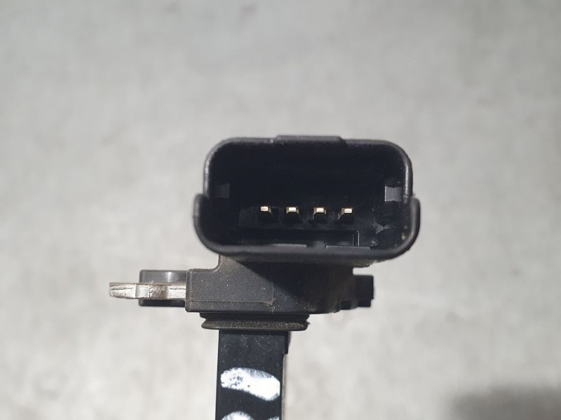 Recambio de caudalimetro para peugeot 208 access referencia OEM IAM 9677093080 AFH50M27 HITACHI