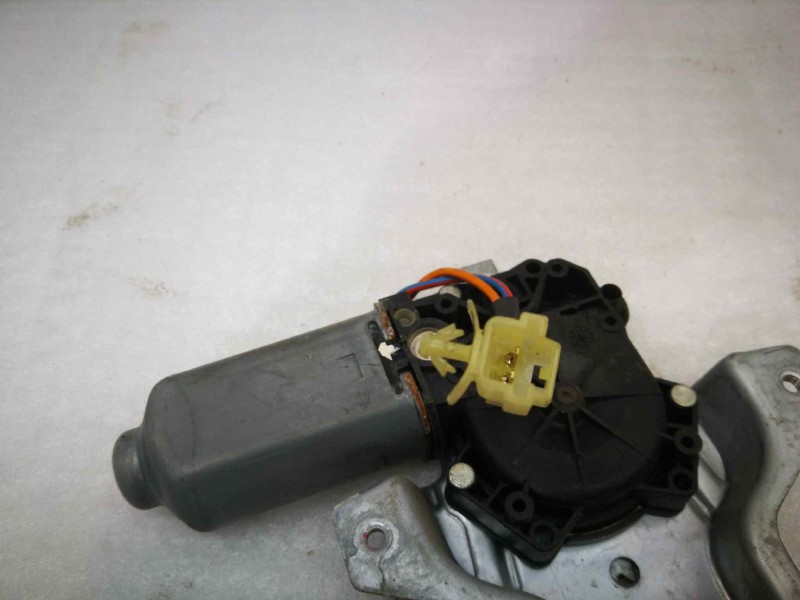 Recambio de elevalunas delantero derecho para mg 200 referencia OEM IAM   DOS PINS