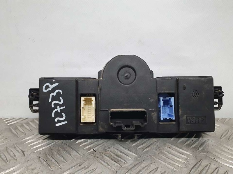 Recambio de mando climatizador para renault clio iii expression referencia OEM IAM 8200296683 69340020 