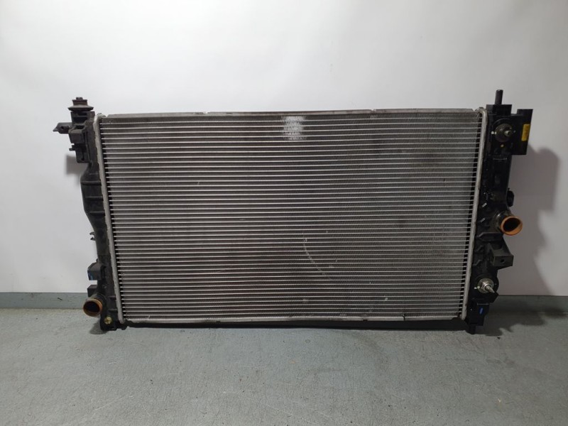 Recambio de radiador agua para chevrolet cruze lt referencia OEM IAM 52421844  GM PATA ROTA