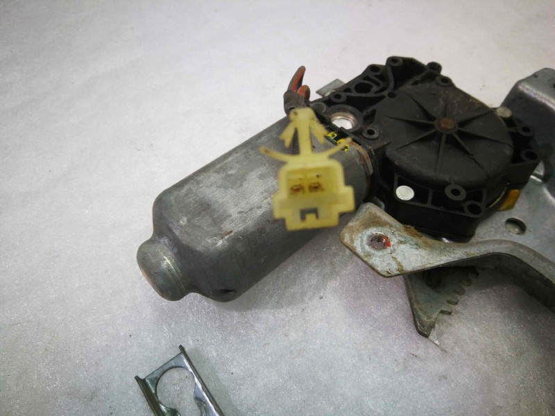 Recambio de elevalunas delantero derecho para mg 200 referencia OEM IAM   DOS PINS