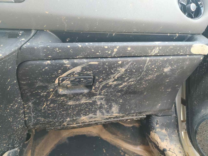 Recambio de guantera para toyota yaris active referencia OEM IAM 556070D050  