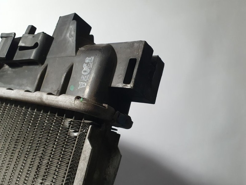 Recambio de radiador agua para chevrolet cruze lt referencia OEM IAM 52421844  GM PATA ROTA