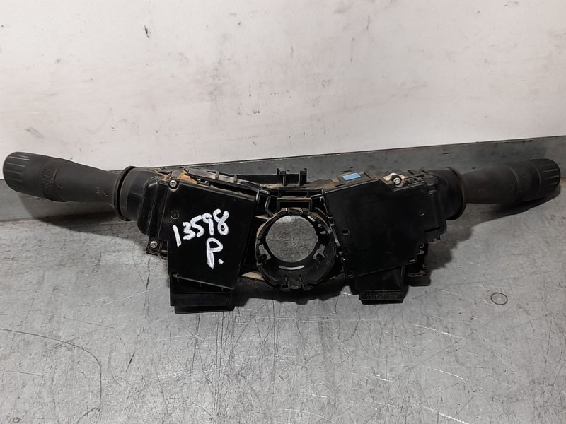 Recambio de mando luces y limpia para toyota hilux (kun) double cab 4x4 referencia OEM IAM 841400K650  