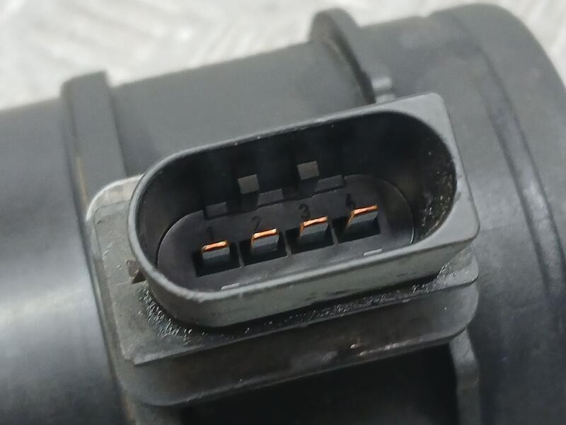 Recambio de caudalimetro para jeep gr. cherokee (wh) laredo referencia OEM IAM 13057386 BOSCH F00C2G7006