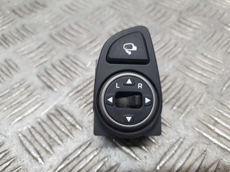 Recambio de mando retrovisor para hyundai i20 active klass active bluedrive referencia OEM IAM 299140228  