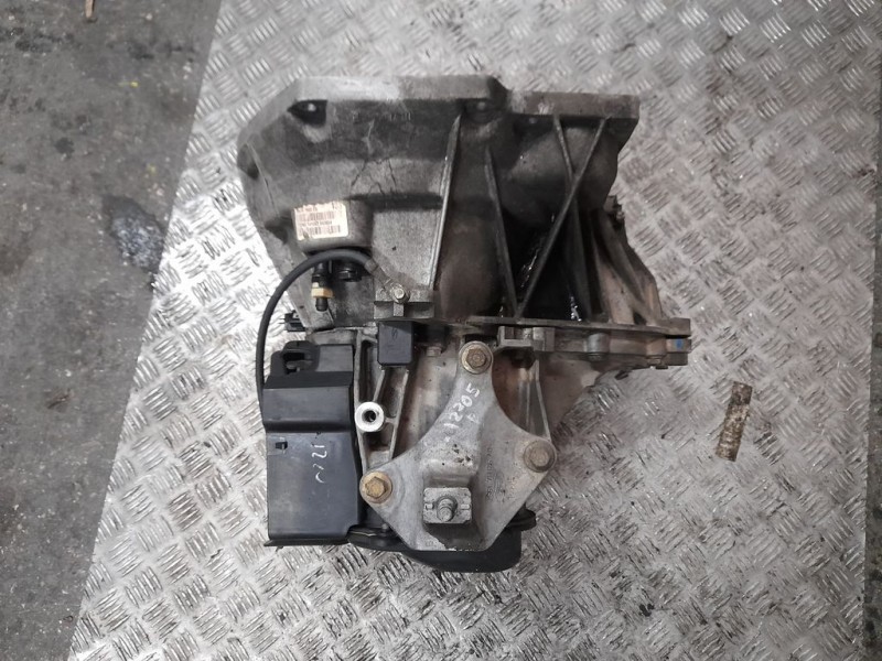 Recambio de caja cambios para ford fiesta (cbk) trend referencia OEM IAM 2N1R7002EB 141003 5VELOCIDADES