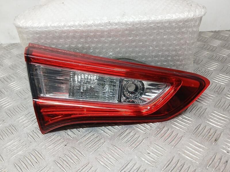 Recambio de piloto trasero izquierdo interior para toyota yaris active referencia OEM IAM 815910D600 KOITO 25115