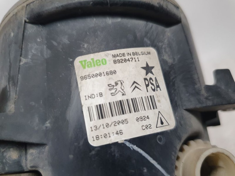 Recambio de faro antiniebla izquierdo para citroën xsara picasso 2.0 hdi sx referencia OEM IAM 9650001680 89204711 VALEO