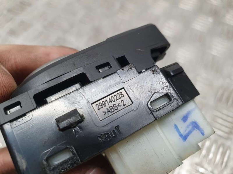 Recambio de mando retrovisor para hyundai i20 active klass active bluedrive referencia OEM IAM 299140228  