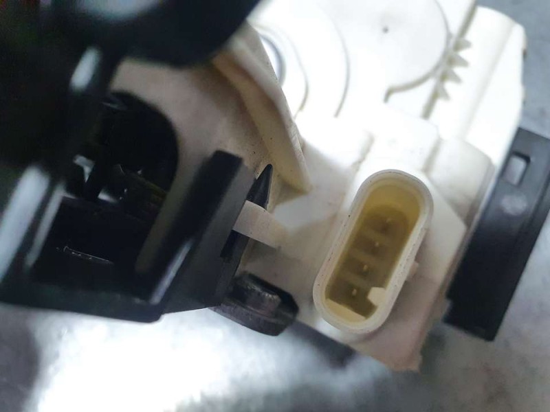 Recambio de cerradura puerta delantera derecha para mercedes-benz clase gla (w156) gla 200 (156.943) referencia OEM IAM A1667200